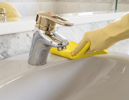Kitchen and bathroom deep cleaning in Brixton apartment